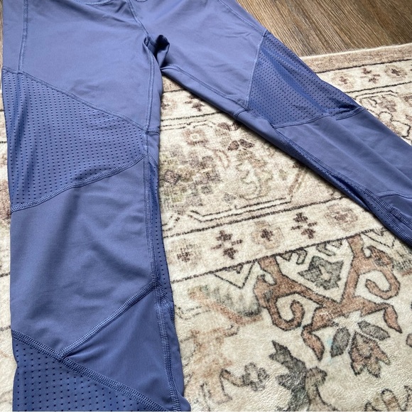 Victoria's Secret Sport Knockout Blue Mesh Leggings - Picture 2 of 8